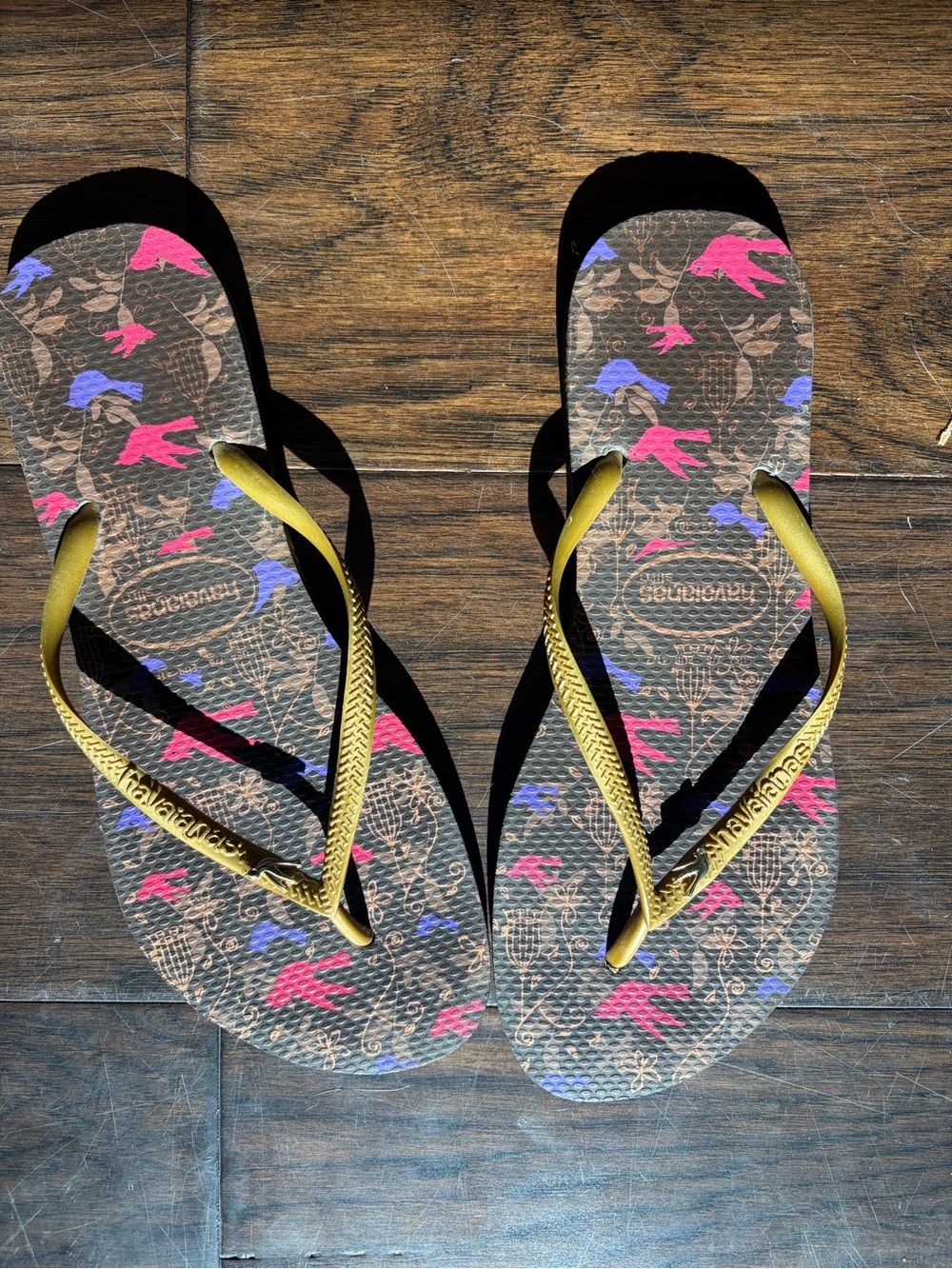 Havaianas Gold-Strap Flip Flops with Pink & Blue Bird Print